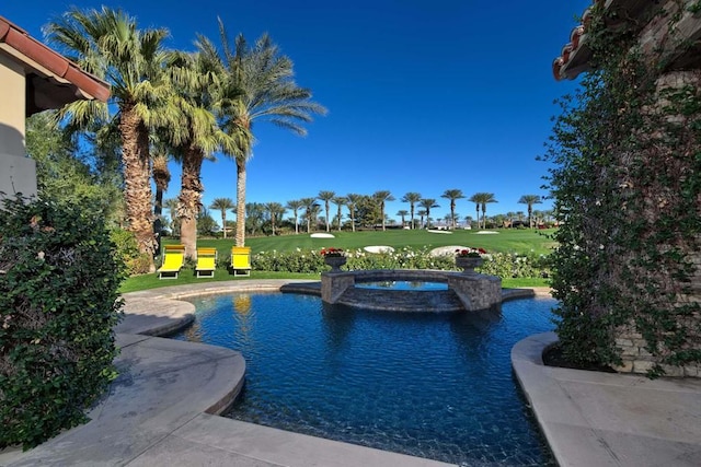 view of pool featuring an in ground hot tub and a yard