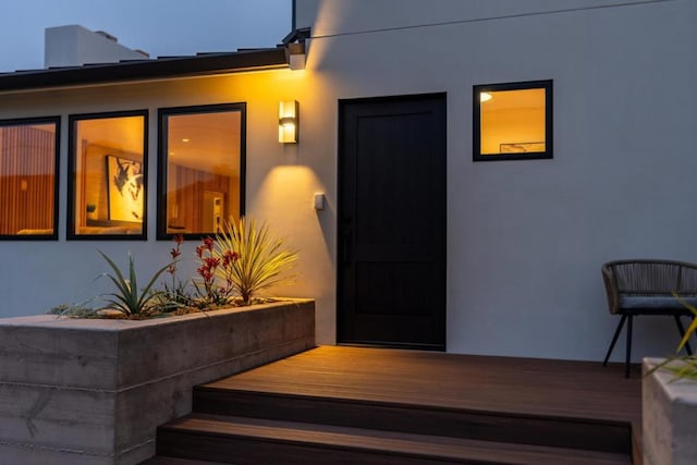 property entrance featuring a wooden deck