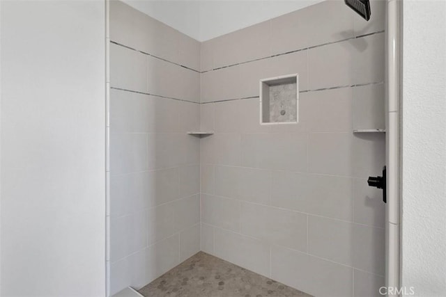 bathroom featuring tiled shower