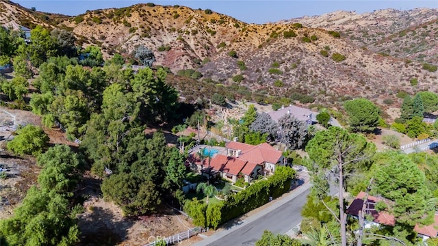 birds eye view of property featuring a mountain view