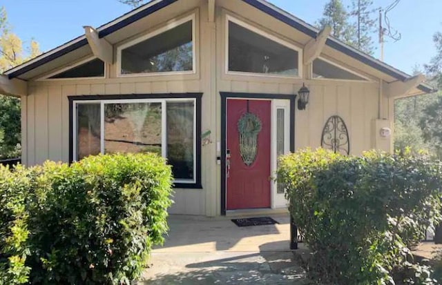 view of entrance to property