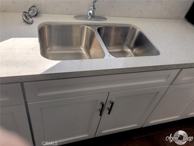 room details featuring sink