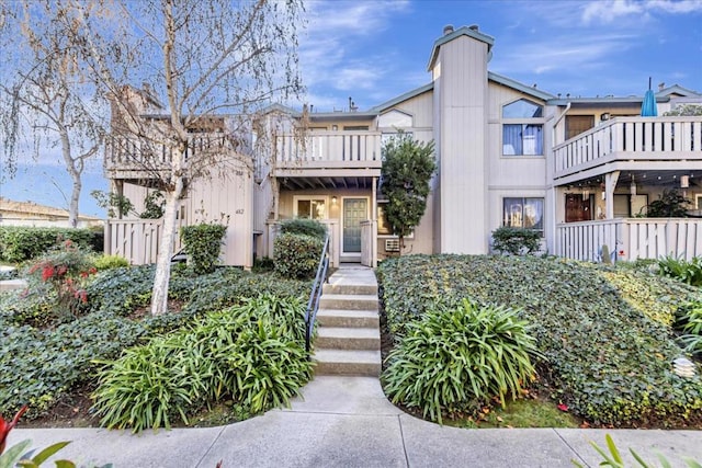 townhome / multi-family property featuring a balcony