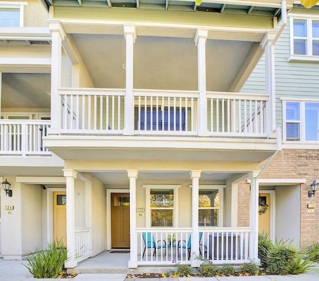 entrance to property featuring a porch