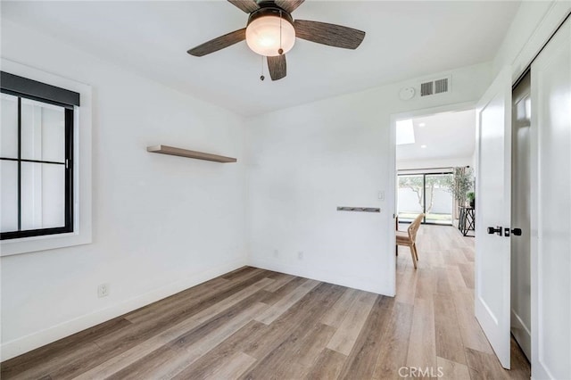 unfurnished room with light hardwood / wood-style floors and ceiling fan