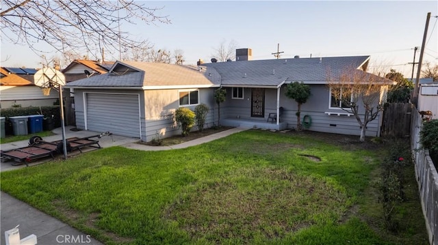 view of front facade featuring a garage and a front yard