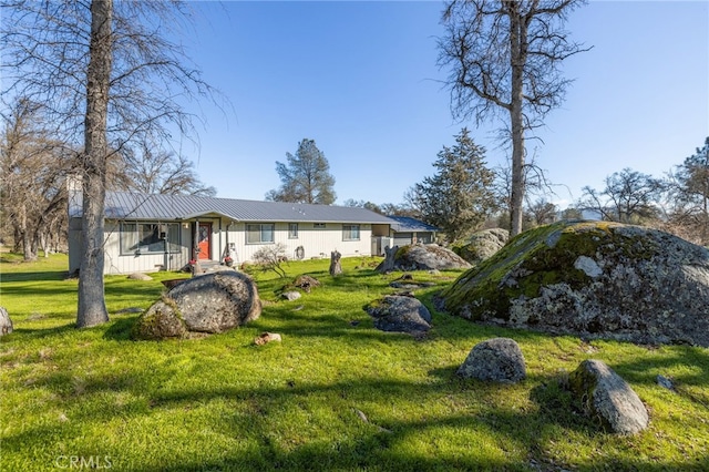 view of front of property with a front lawn