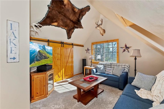 living room featuring lofted ceiling, a barn door, and light carpet