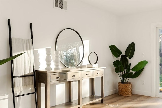 room details featuring hardwood / wood-style floors