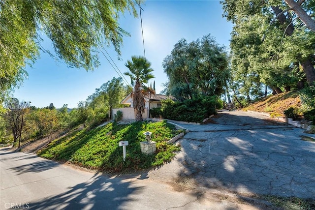 Listing photo 2 for 24130 Lupin Hill Rd, Hidden Hills CA 91302