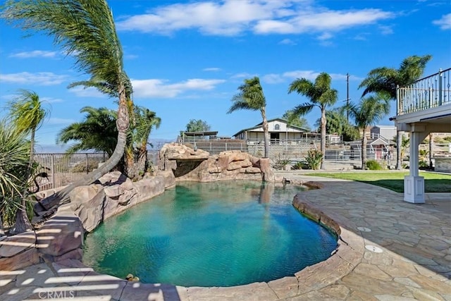 view of swimming pool