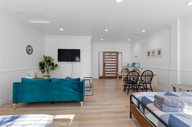 living room featuring light wood-type flooring and crown molding