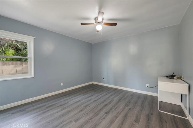 unfurnished room with dark wood-type flooring and ceiling fan