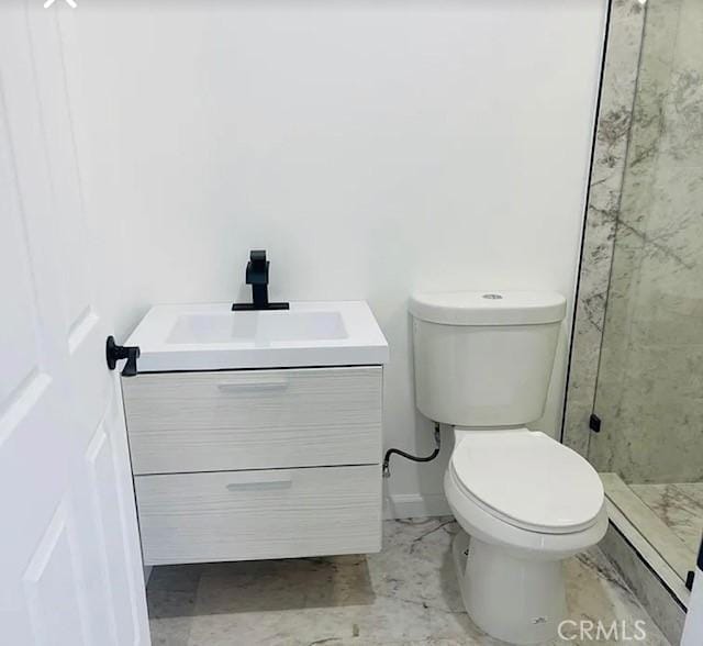 bathroom with a shower, vanity, and toilet