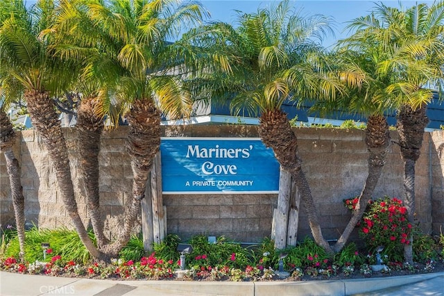 view of community / neighborhood sign