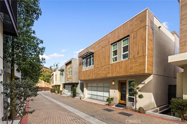 view of front facade featuring a garage