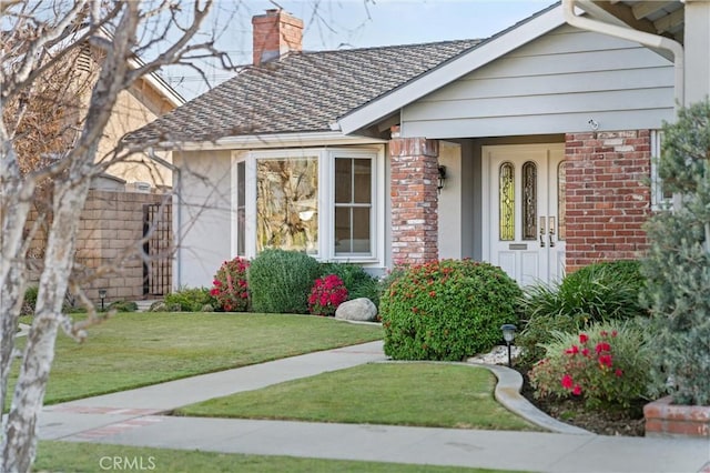 view of front of house featuring a front yard