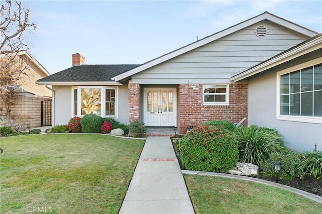 property entrance featuring a lawn