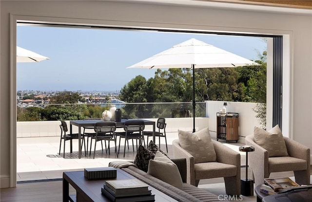 702 Saint James Pl, Newport Beach, CA 92663 - view of patio / terrace