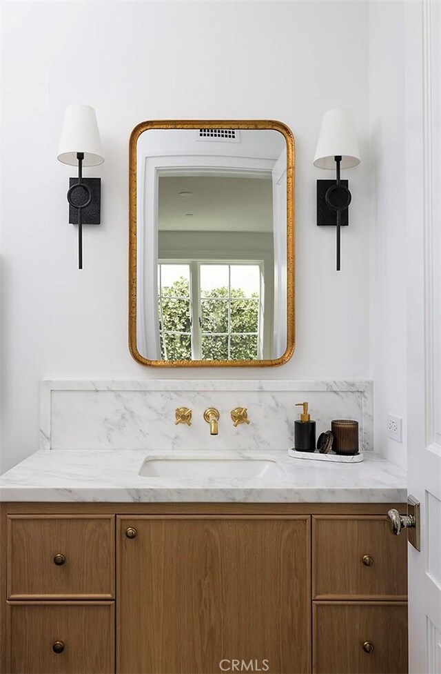 702 Saint James Pl, Newport Beach, CA 92663 - bathroom featuring vanity