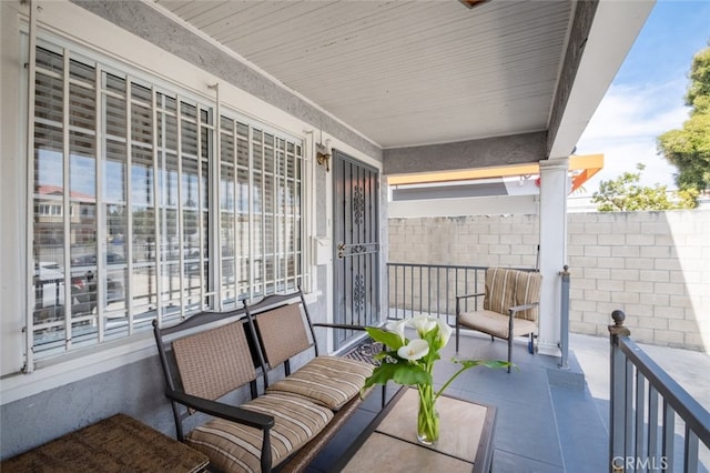 balcony featuring covered porch