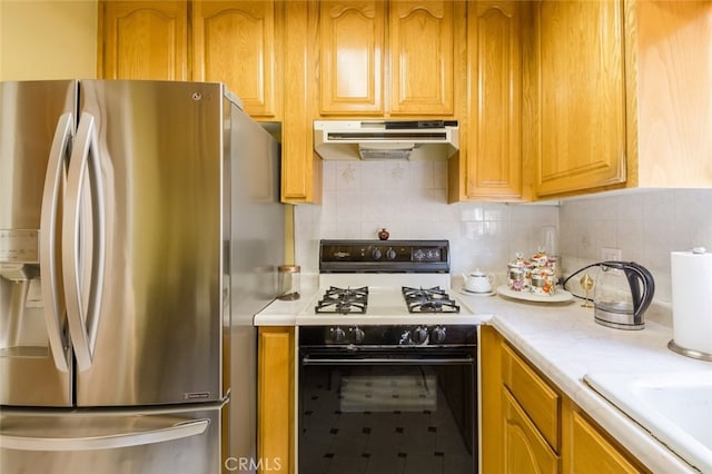 kitchen with stainless steel fridge with ice dispenser, gas stove, tasteful backsplash, and sink