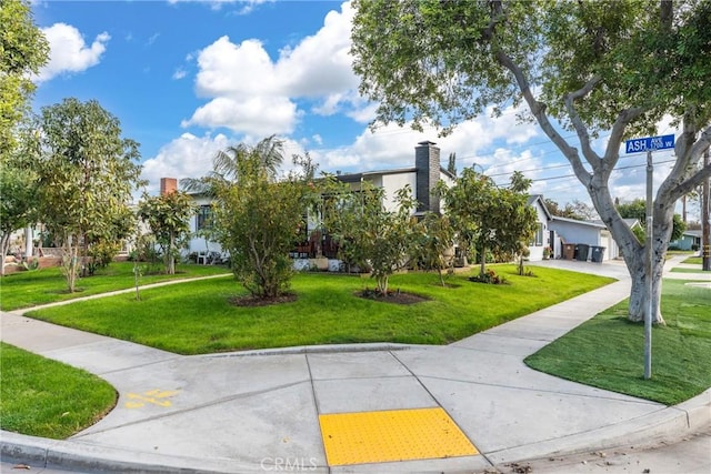 view of home's community featuring a lawn