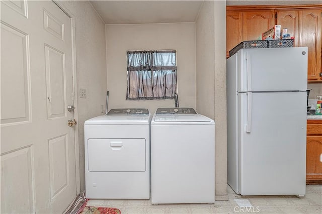 laundry area featuring cabinets and washing machine and clothes dryer