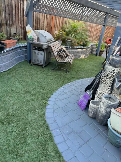 view of yard featuring a patio and a pergola