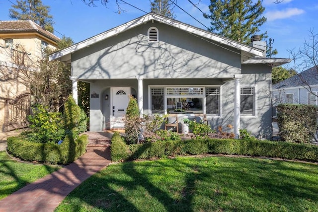 bungalow-style home featuring a front lawn