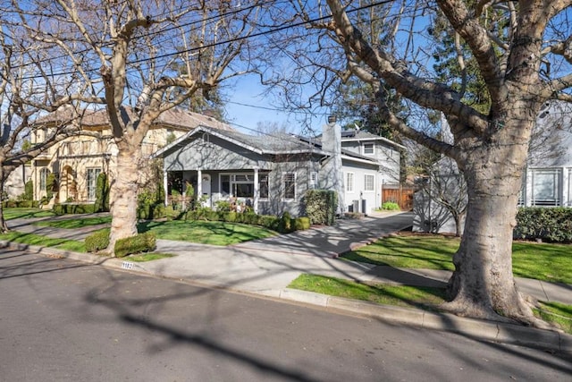 view of front of home featuring cooling unit and a front lawn