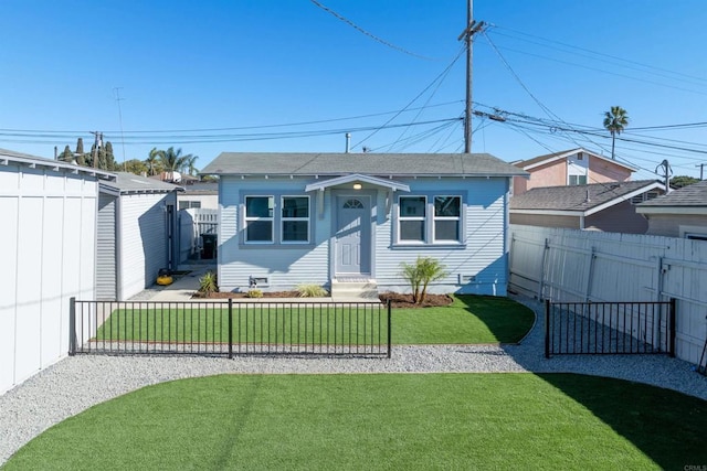 view of front of home featuring a front yard