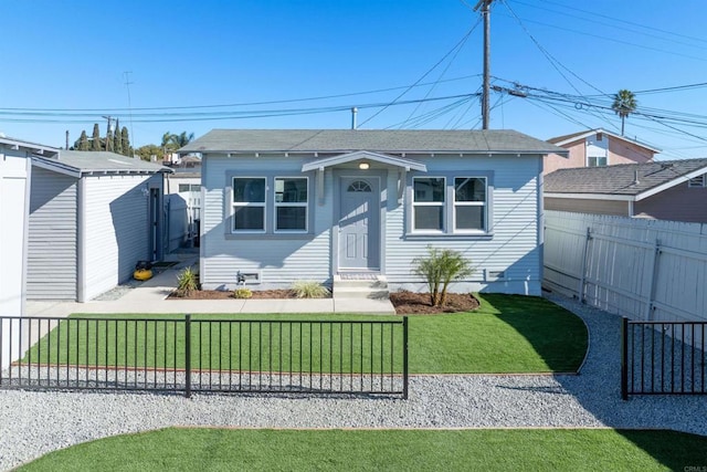 bungalow featuring a front yard