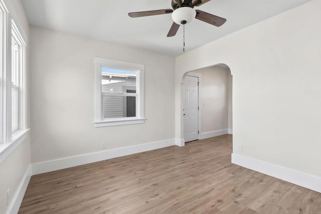 unfurnished room featuring light wood-type flooring and ceiling fan