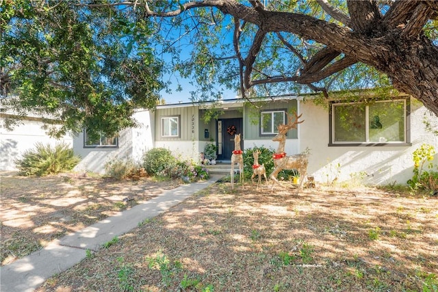 view of front of property