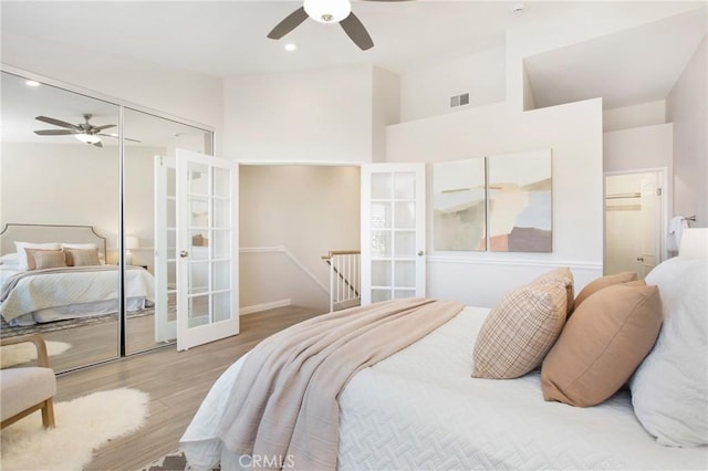 bedroom with a closet, light hardwood / wood-style flooring, and ceiling fan