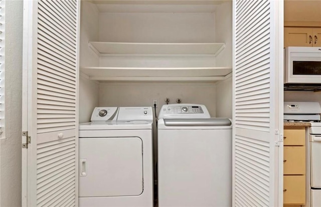 washroom with washing machine and clothes dryer