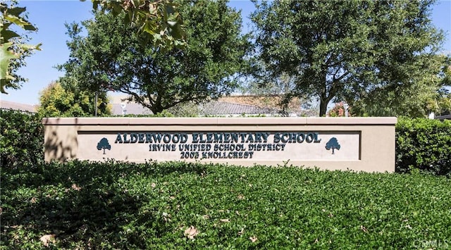 view of community / neighborhood sign