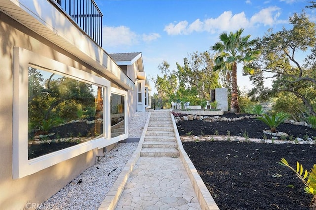 view of yard with a balcony