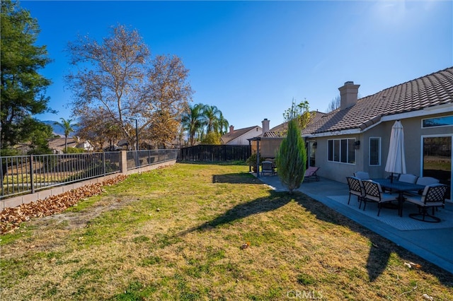 view of yard featuring a patio area