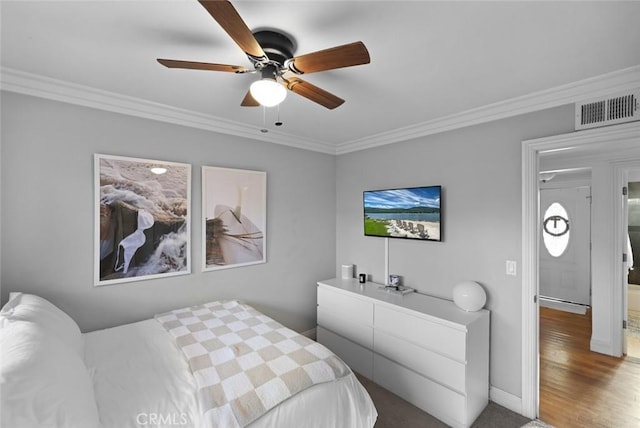 bedroom with ceiling fan, crown molding, and hardwood / wood-style floors