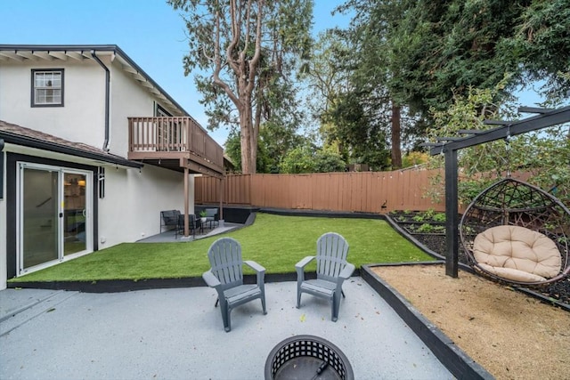 view of patio with a fire pit