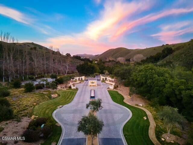 view of home's community featuring a yard and a mountain view