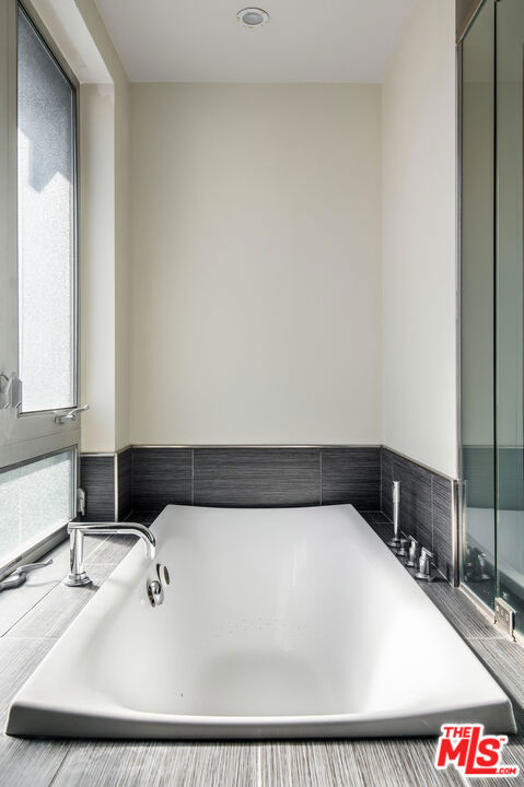 bathroom featuring a bathing tub