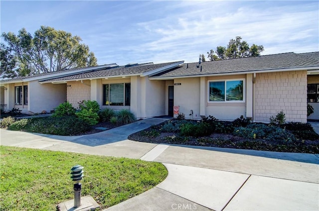 ranch-style home with a front yard