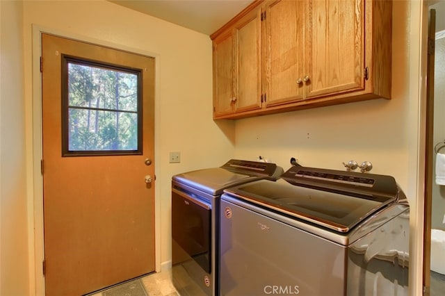 laundry area featuring cabinets and independent washer and dryer