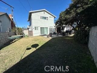 back of house featuring a lawn