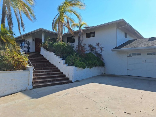 view of front facade with a garage