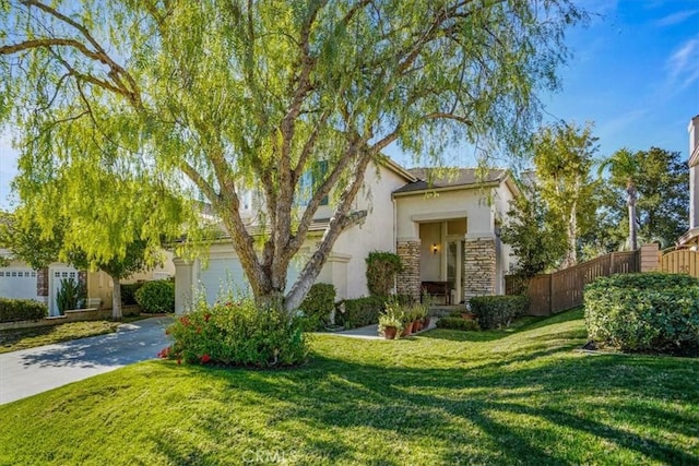 view of front of property with a front lawn