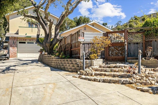 view of front facade featuring a garage